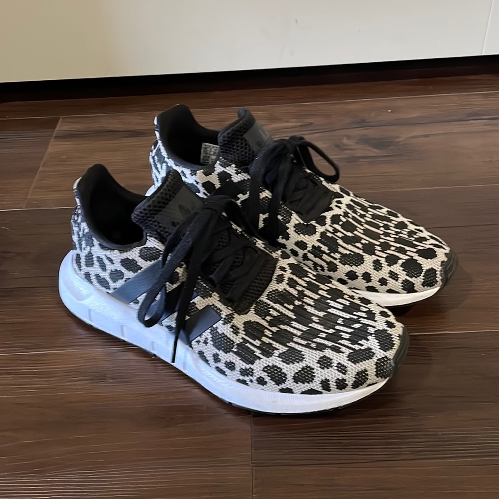Women’s Adidas leopard Swift Run Sneakers (Size 8.5)